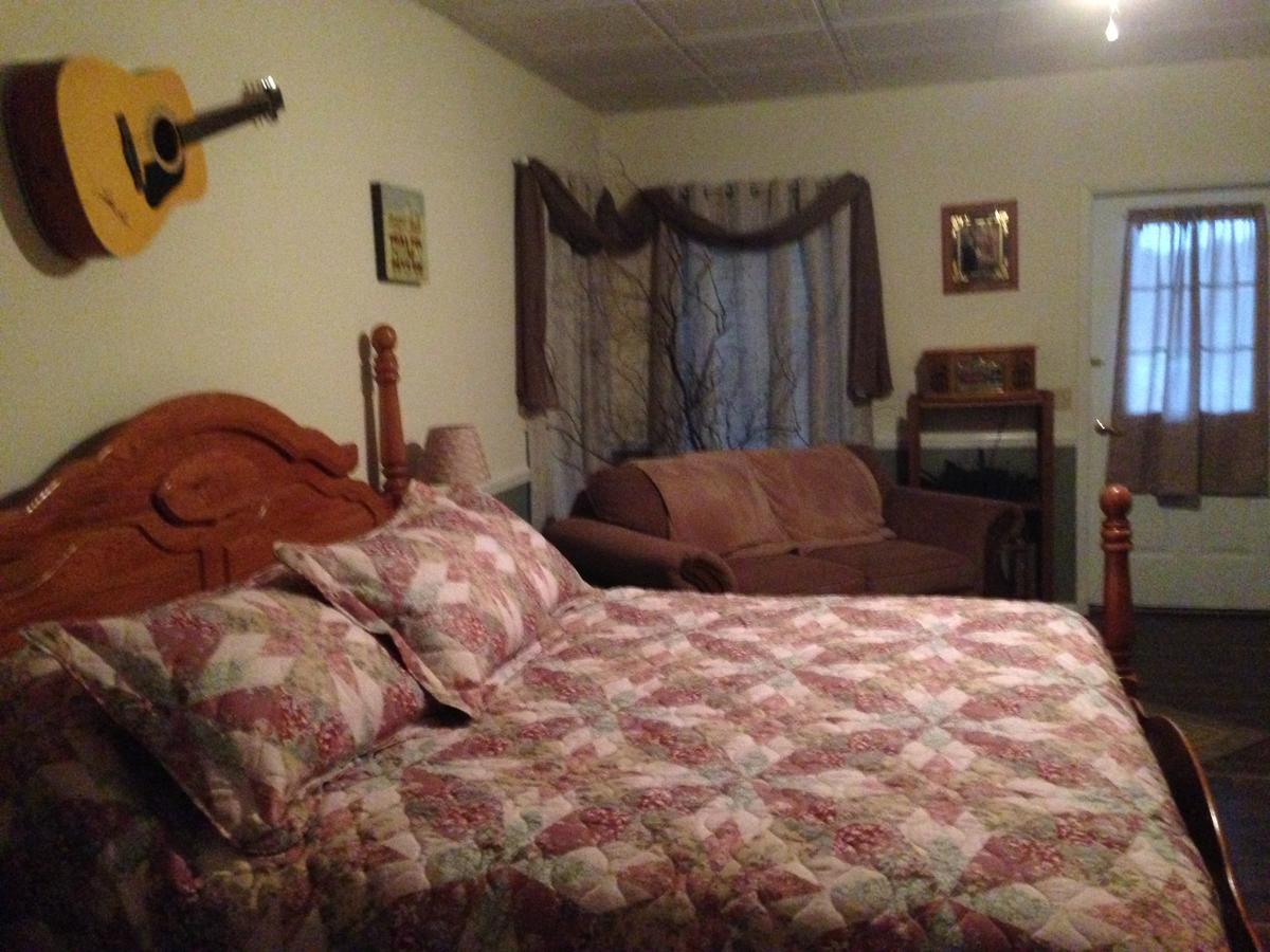 Swan Song Inn Marshfield Екстериор снимка