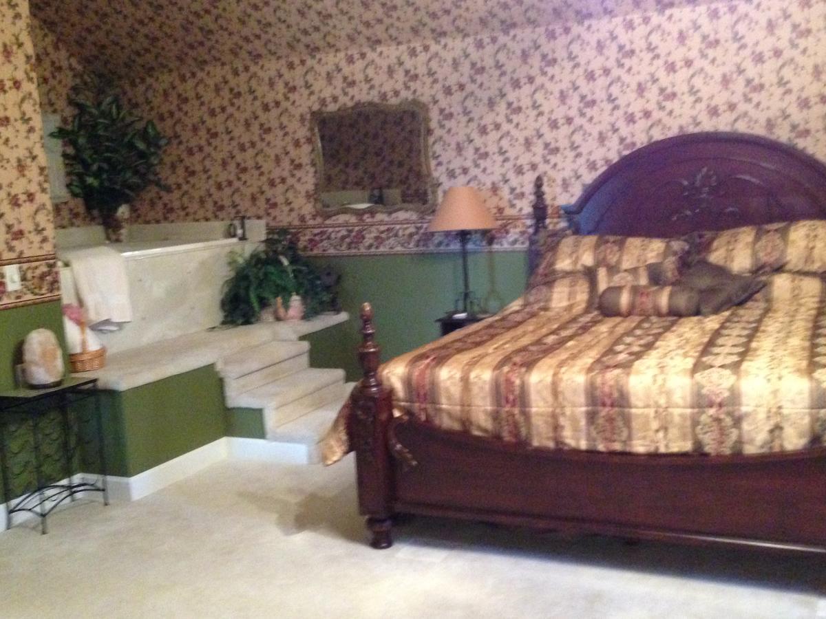 Swan Song Inn Marshfield Екстериор снимка