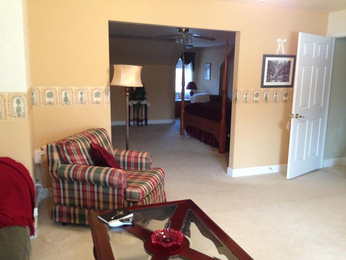 Swan Song Inn Marshfield Екстериор снимка