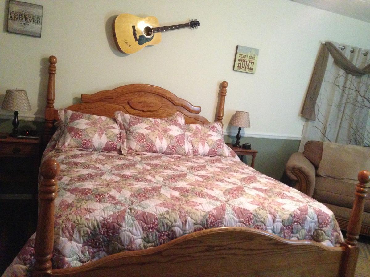 Swan Song Inn Marshfield Екстериор снимка