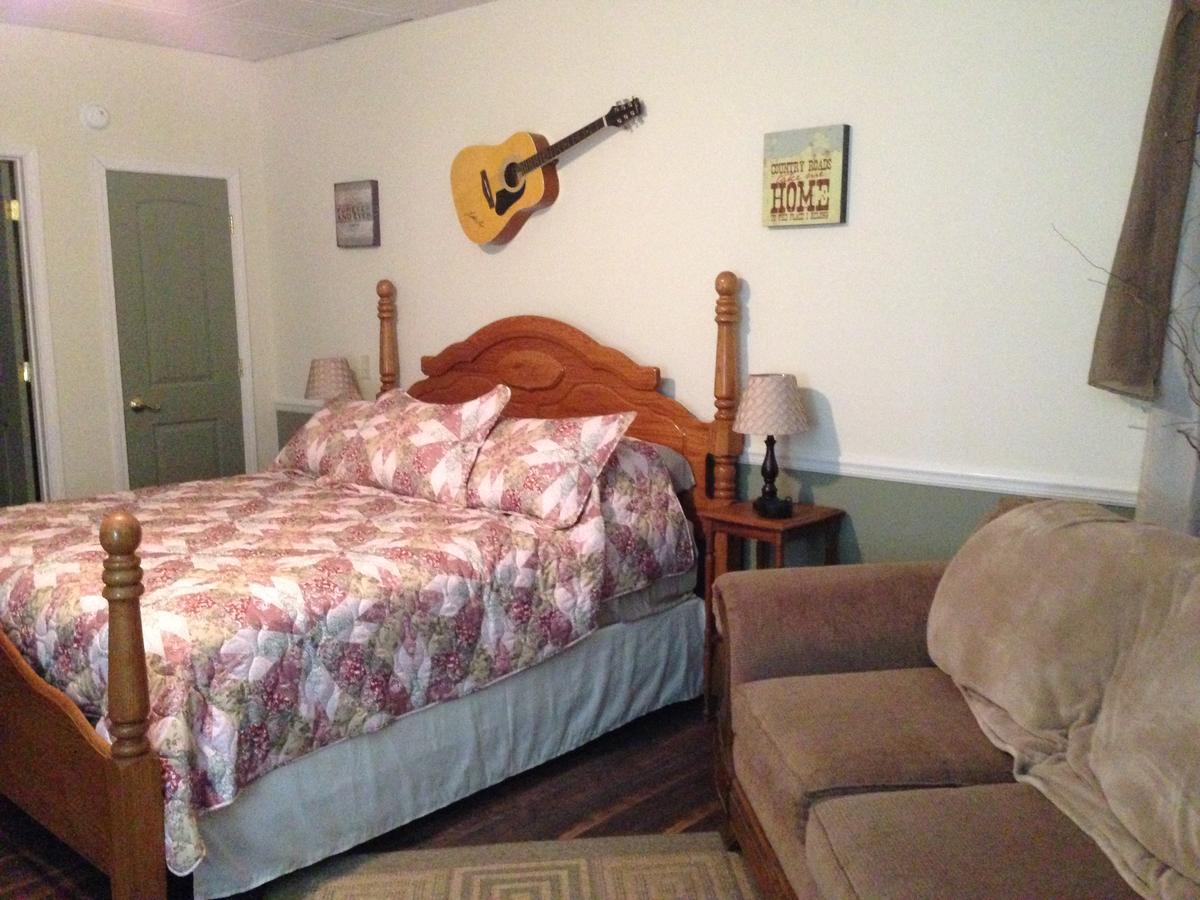 Swan Song Inn Marshfield Екстериор снимка