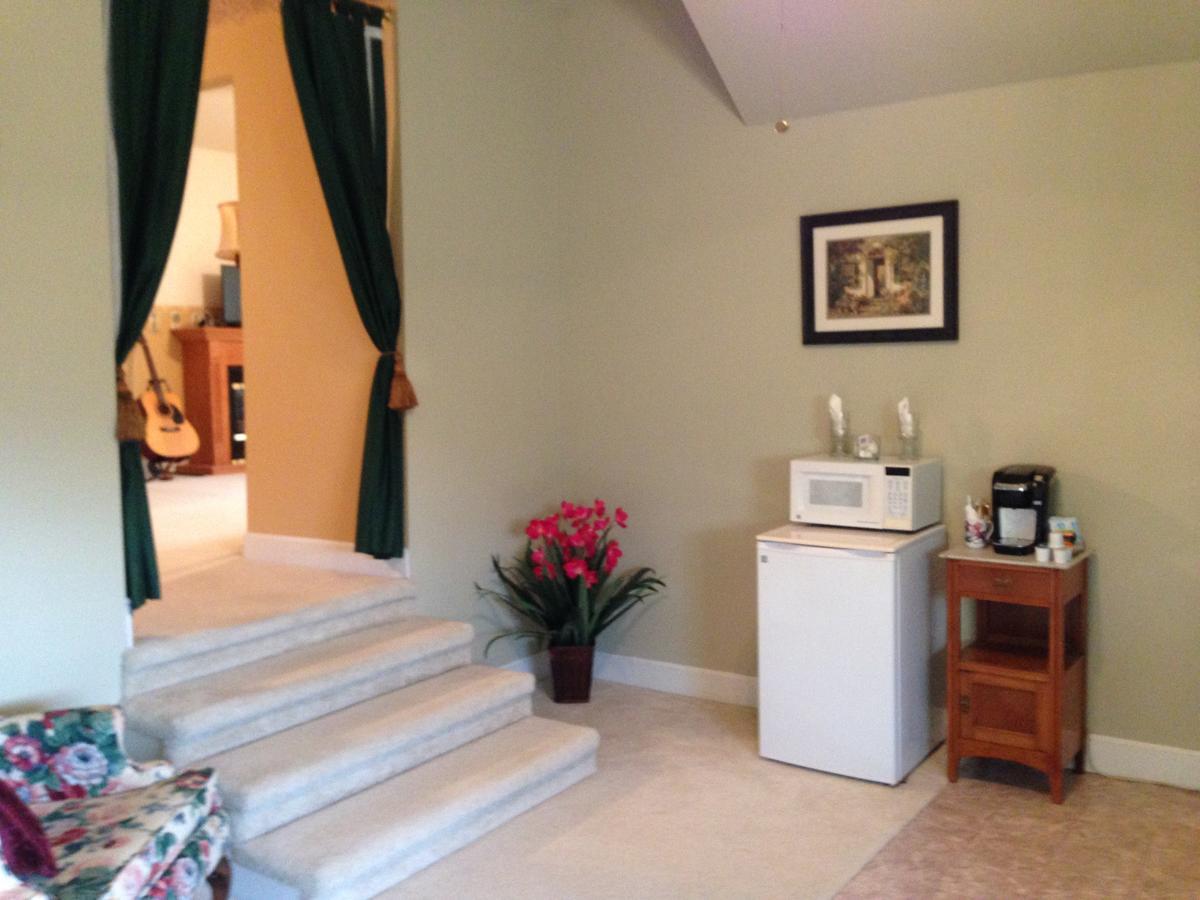 Swan Song Inn Marshfield Екстериор снимка