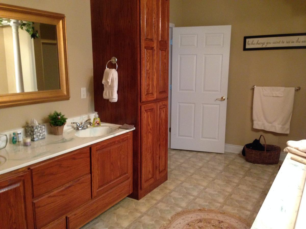 Swan Song Inn Marshfield Екстериор снимка